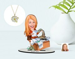 Kişiye Özel Kadın Patron Karikatürlü 3D Ahşap Biblo ve İsimli Tarihli Papatya Kolye Seti-6