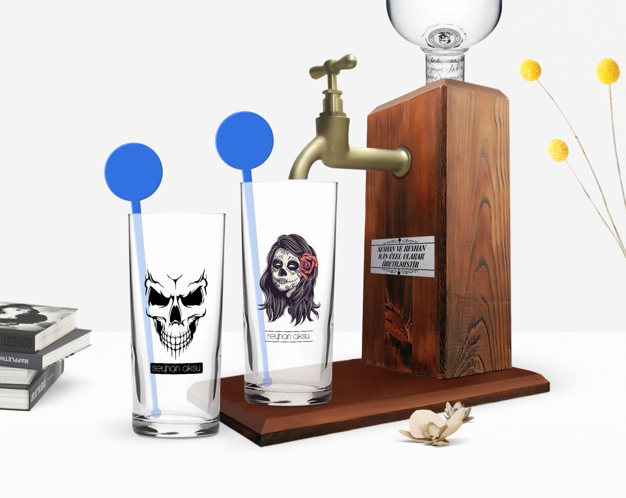 Kişiye Özel Renkli Baskılı Kurukafa Tasarımlı İkili Vodka Bardağı ve Ahşap Vodka Standı Hediye Seti-1