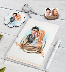 Kişiye Özel Yılın En Mükemmel Çifti Karikatürlü Beyaz Defter Kalem ve Anahtarlık Hediye Seti-70