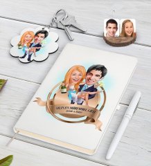 Kişiye Özel Yılın En Mükemmel Çifti Karikatürlü Beyaz Defter Kalem ve Anahtarlık Hediye Seti-69