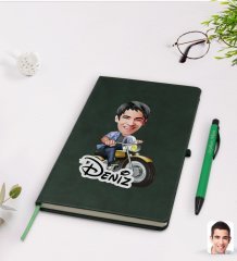 Kişiye Özel Erkek Motorcu Karikatürlü Yeşil Termo Deri Defter Kalem Seti Model 1