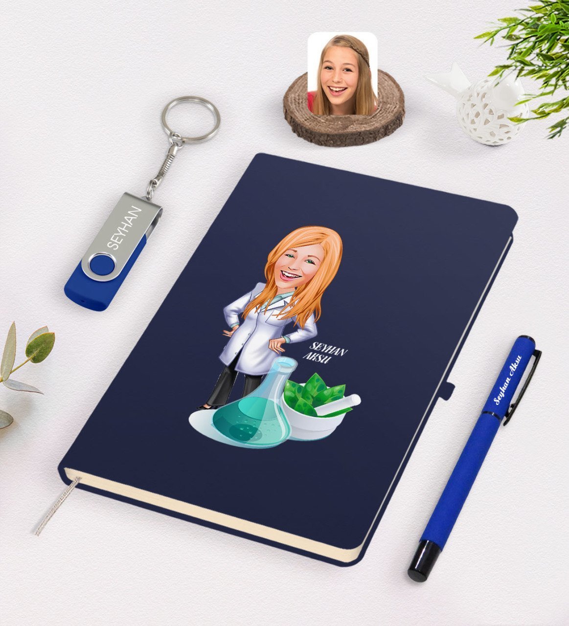 Kişiye Özel Kadın Eczacı Karikatürlü Lacivert Defter Kalem 32gb USB Bellek Hediye Seti-1