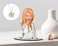 Kişiye Özel Kadın Model Karikatürlü 3D Ahşap Biblo ve İsimli Tarihli Papatya Kolye Seti-2
