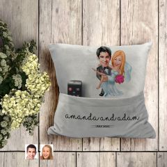 BK Gift Kişiye Özel Evleniyoruz Karikatür Tasarımlı Organizer Kumanda ve Atıştırmalık Cepli Gri Kırlent Yastık-9 Arkadaşa Hediye, Cepli Yastık
