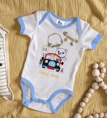 BK Kids Kişiye Özel Sevimli Sürücü Tasarımlı Mavi Bebek Body Zıbın Erkek Bebek Künyesi ve İğnesi Hediye Seti-1