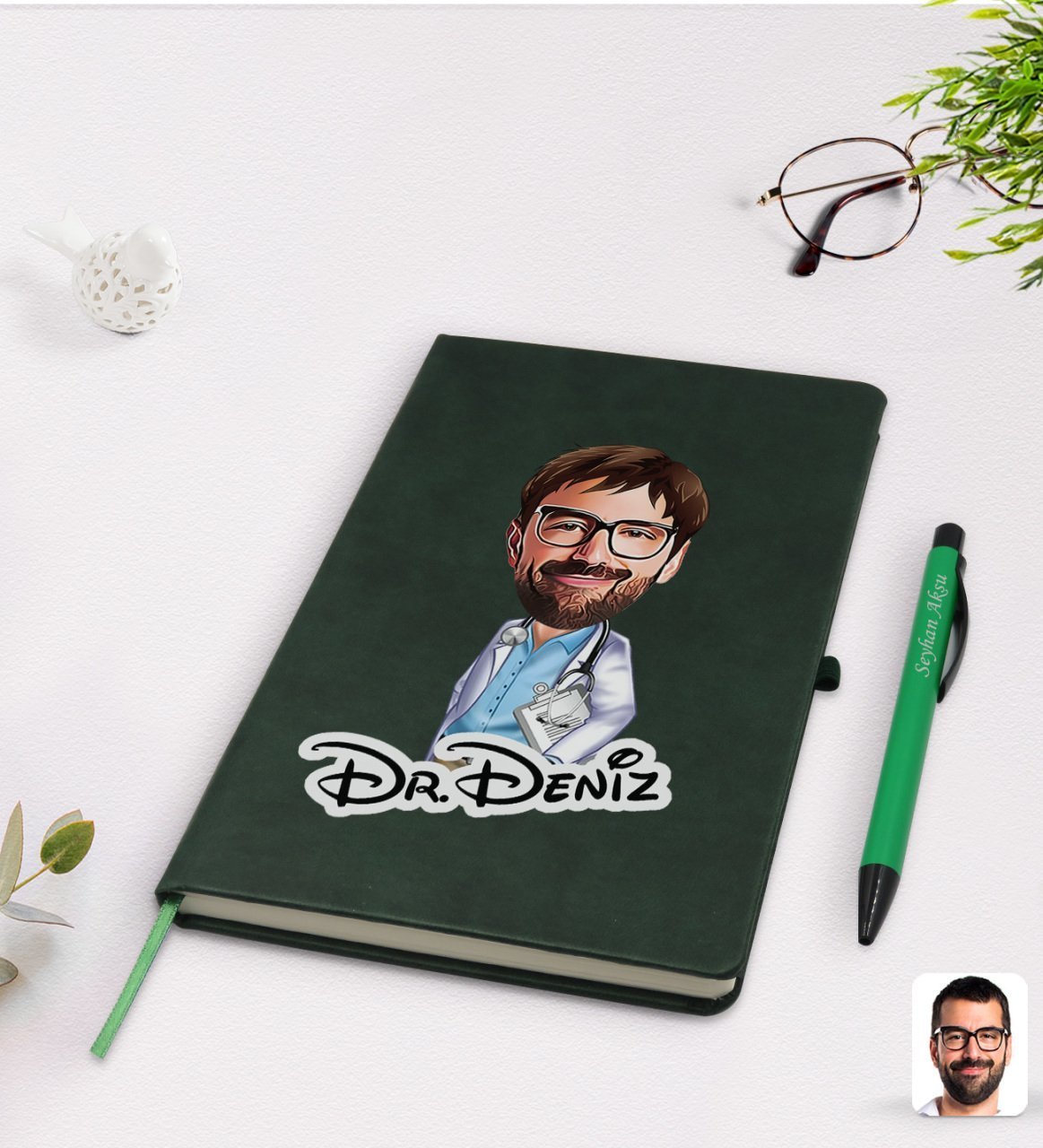 Kişiye Özel Erkek Doktor Karikatürlü Yeşil Termo Deri Defter Kalem Seti Model 8