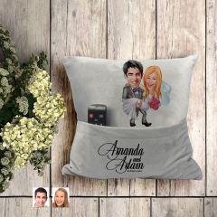 BK Gift Kişiye Özel Evleniyoruz Karikatür Tasarımlı Organizer Kumanda ve Atıştırmalık Cepli Gri Kırlent Yastık-7 Arkadaşa Hediye, Cepli Yastık