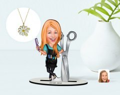 Kişiye Özel Kadın Kuaför Karikatürlü 3D Ahşap Biblo ve İsimli Tarihli Papatya Kolye Seti-1