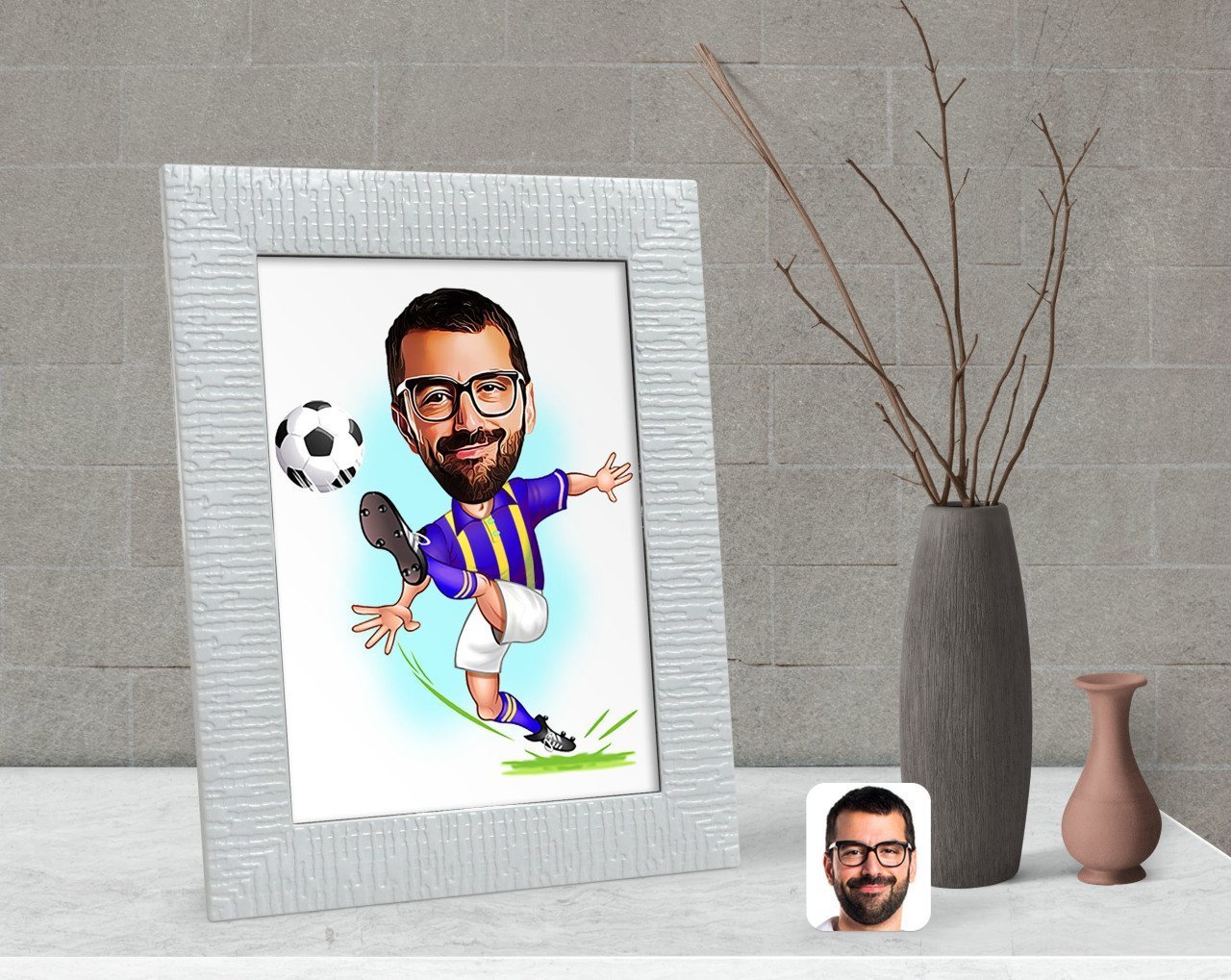 Kişiye Özel Sarı Lacivert Futbolcu Karikatürlü Dekoratif Çerçeve-1