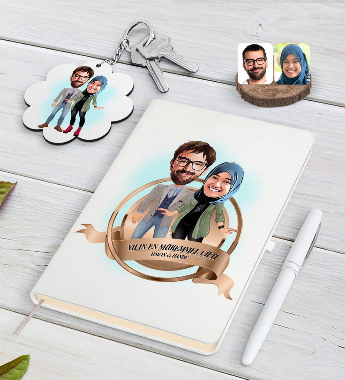 Kişiye Özel Yılın En Mükemmel Çifti Karikatürlü Beyaz Defter Kalem ve Anahtarlık Hediye Seti-60