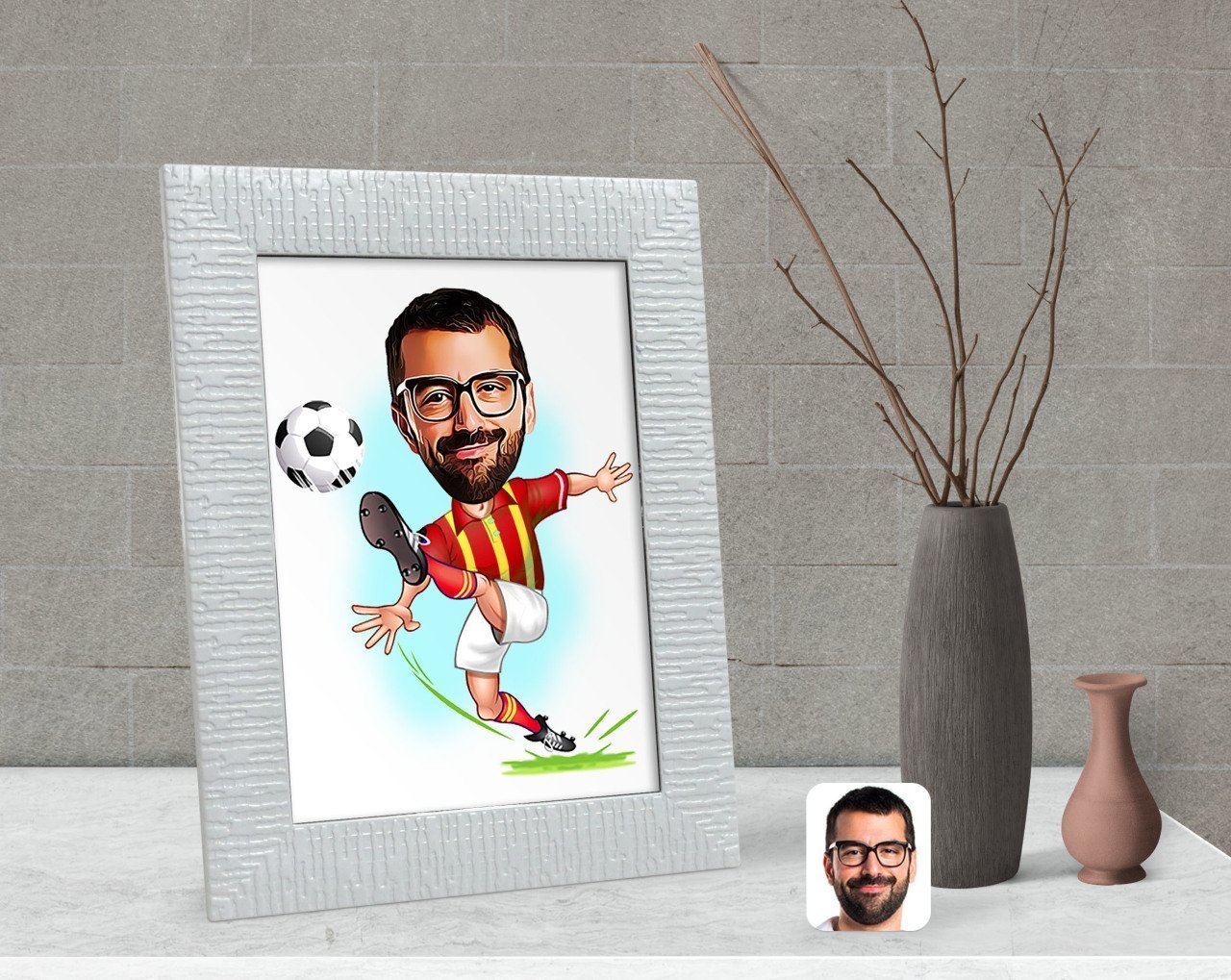 Kişiye Özel Sarı Kırmızı Futbolcu Karikatürlü Dekoratif Çerçeve