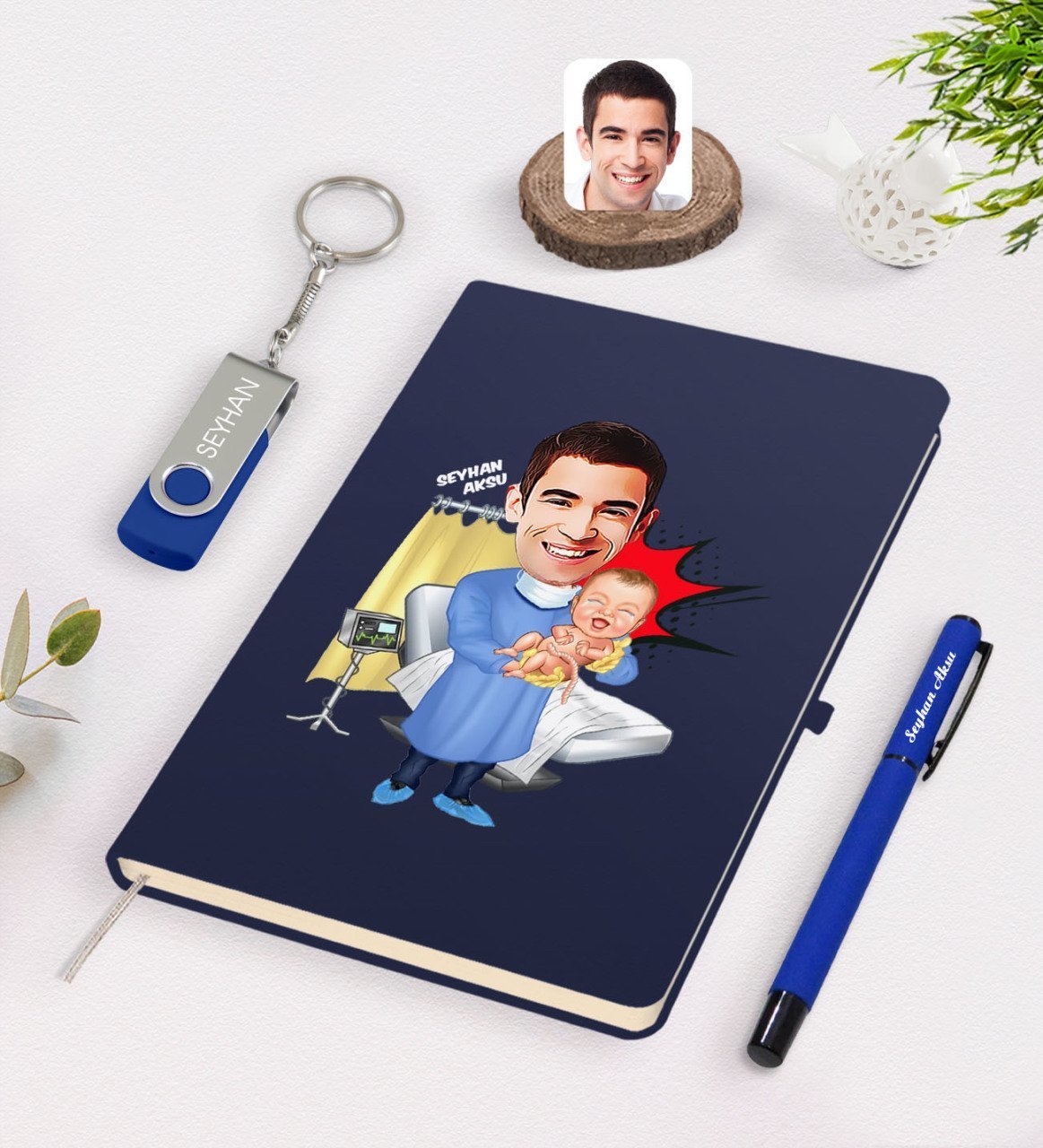 Kişiye Özel Erkek Kadın Doğum Uzmanı Karikatürlü Lacivert Defter Kalem 32gb USB Bellek Hediye Seti-1