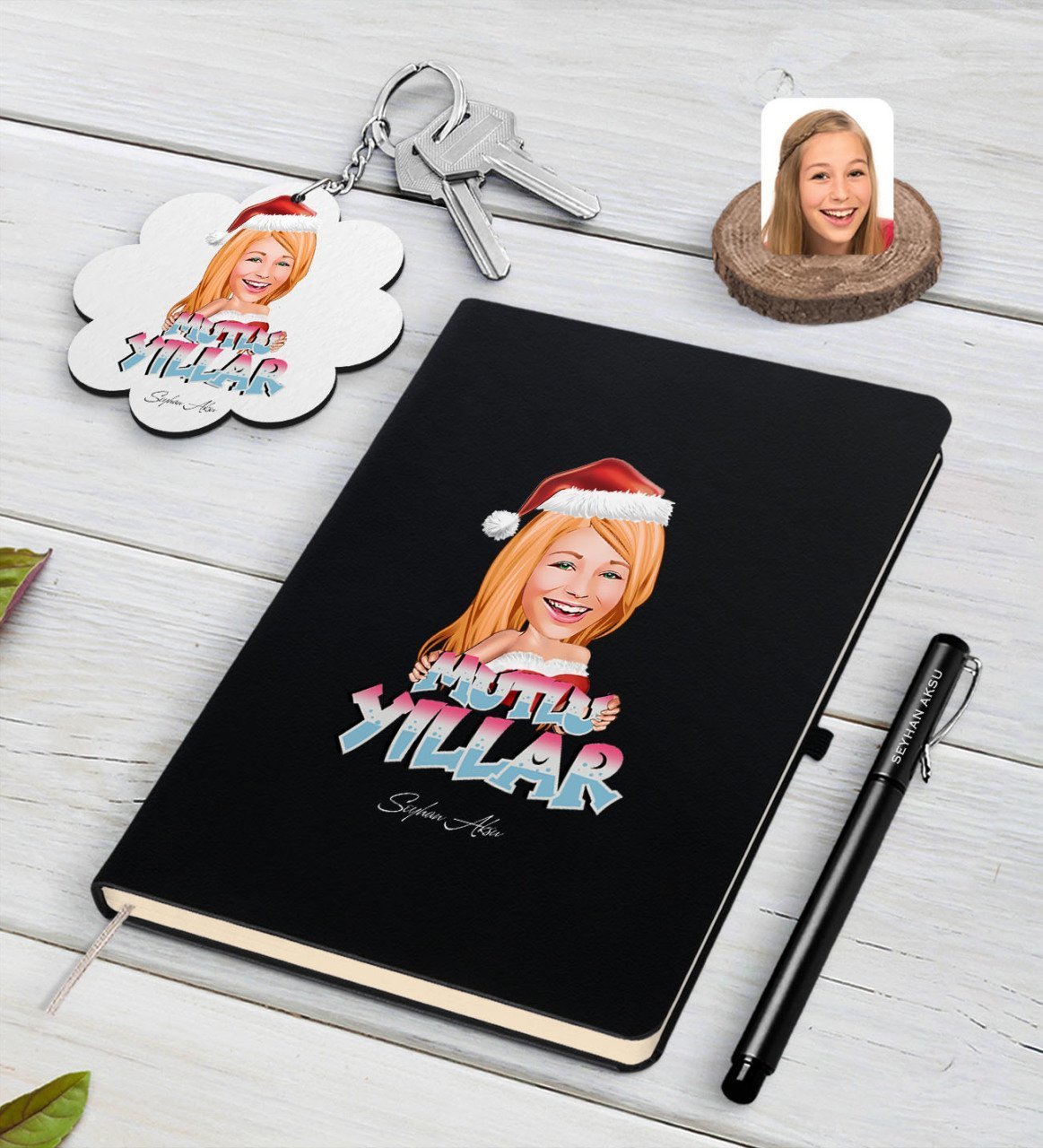 Kişiye Özel Kadın Yeni Yıl Karikatürlü Siyah Defter Kalem ve Anahtarlık Hediye Seti-3