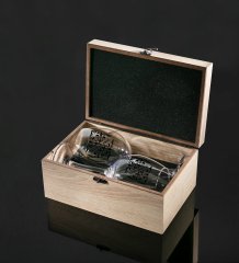 Kişiye Özel Ahşap Kutuda İsimli İkili Şarap Kadehi Hediye Seti Model 10