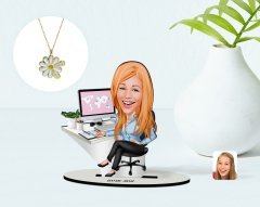 Kişiye Özel Kadın Genel Müdür Karikatürlü 3D Ahşap Biblo ve İsimli Tarihli Papatya Kolye Seti-1