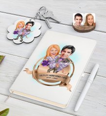 Kişiye Özel Yılın En Mükemmel Çifti Karikatürlü Beyaz Defter Kalem ve Anahtarlık Hediye Seti-56