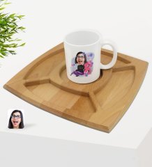 Kişiye Özel Kadınlar Günü Karikatürlü Beyaz Kupa ve Doğal Masif Ahşap 4 Bölmeli Sunum Tabağı Çerezlik Hediye Seti-1