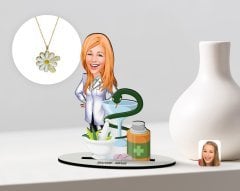 Kişiye Özel Kadın Eczacı Karikatürlü 3D Ahşap Biblo ve İsimli Tarihli Papatya Kolye Seti-2