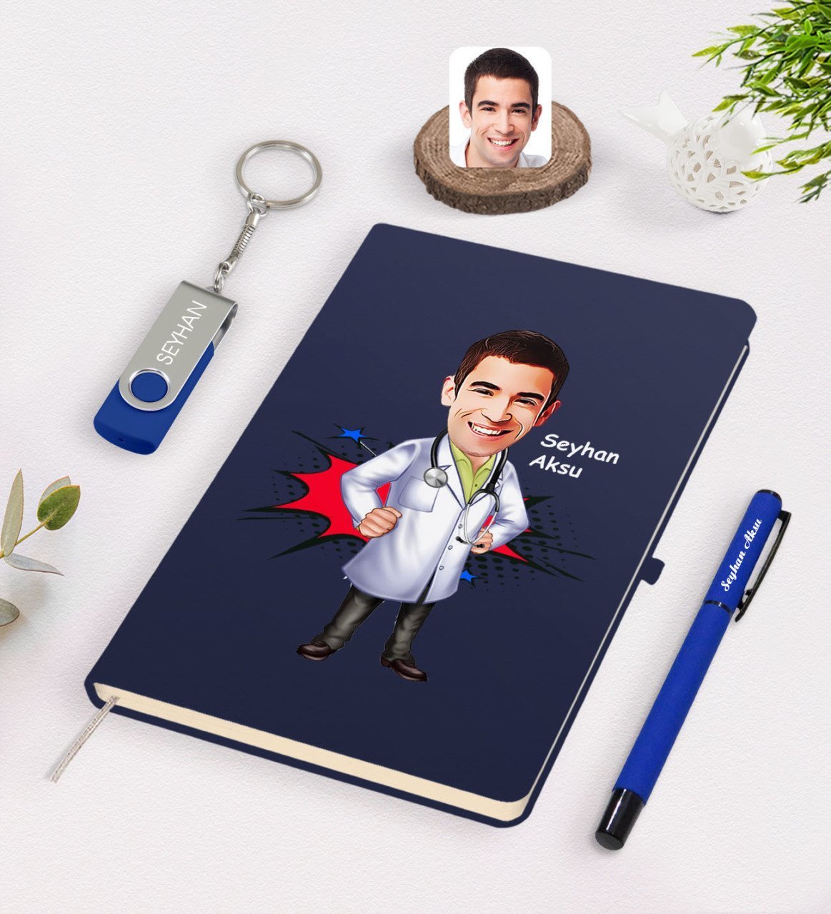 Kişiye Özel Erkek Doktor Karikatürlü Lacivert Defter Kalem 32gb USB Bellek Hediye Seti-2