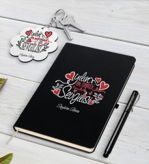 Kişiye Özel Yılın En Seksi Sevgilisi Siyah Defter Kalem ve Anahtarlık Hediye Seti