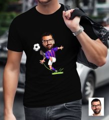 Kişiye Özel Bay Bordo Mavi Futbolcu Karikatürlü Siyah T-Shirt