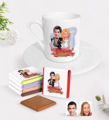 Kişiye Özel Sevgililer Günü Temalı Evleniyoruz Karikatürlü Türk Kahvesi Fincanı ve Madlen Çikolata Seti-10