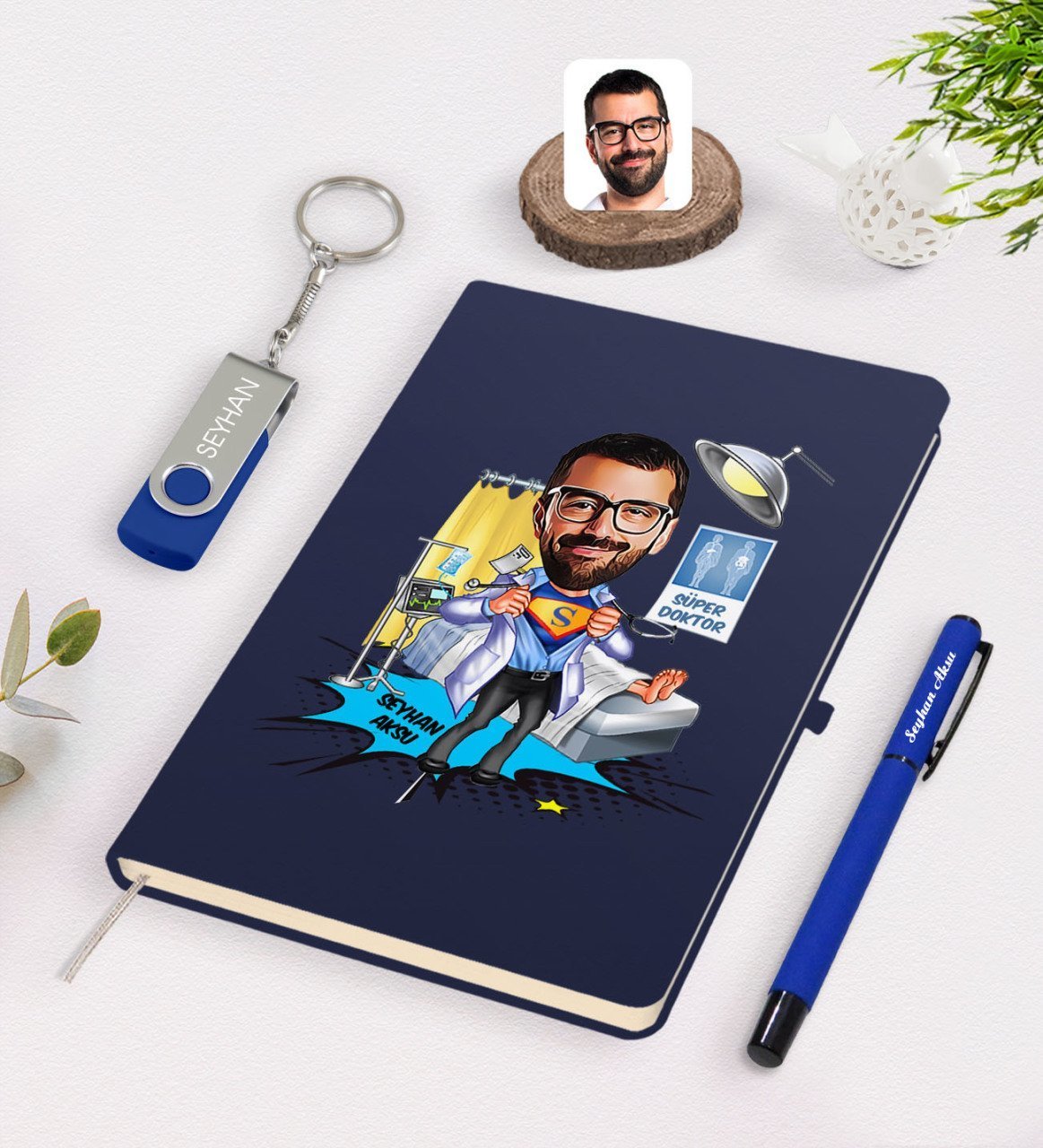 Kişiye Özel Erkek Doktor Karikatürlü Lacivert Defter Kalem 32gb USB Bellek Hediye Seti-1