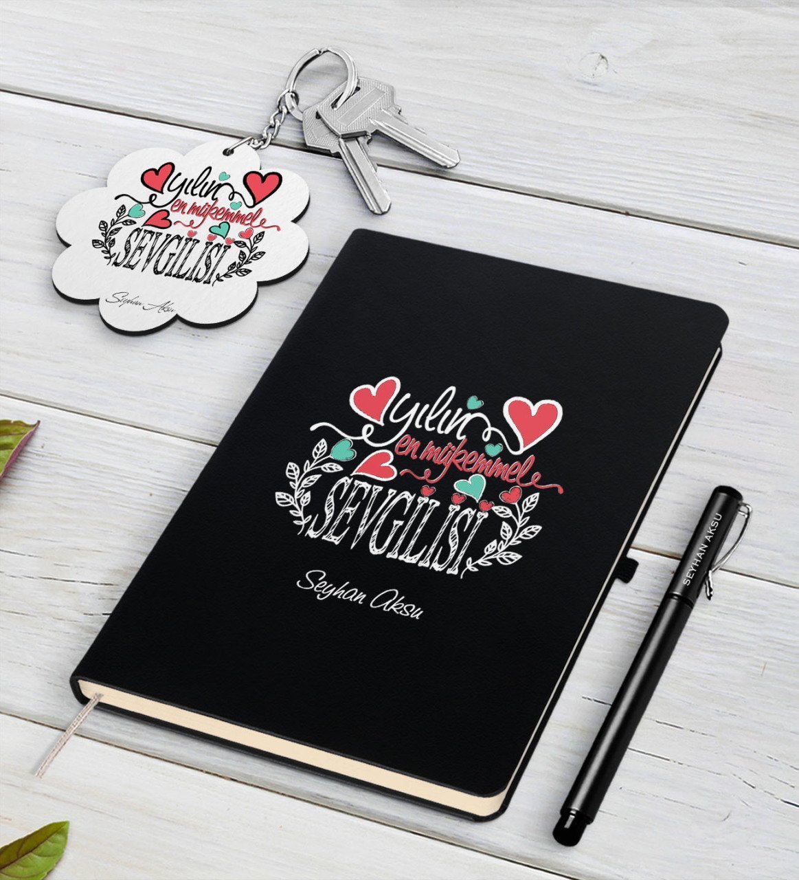 Kişiye Özel Yılın En Mükemmel Sevgilisi Siyah Defter Kalem ve Anahtarlık Hediye Seti