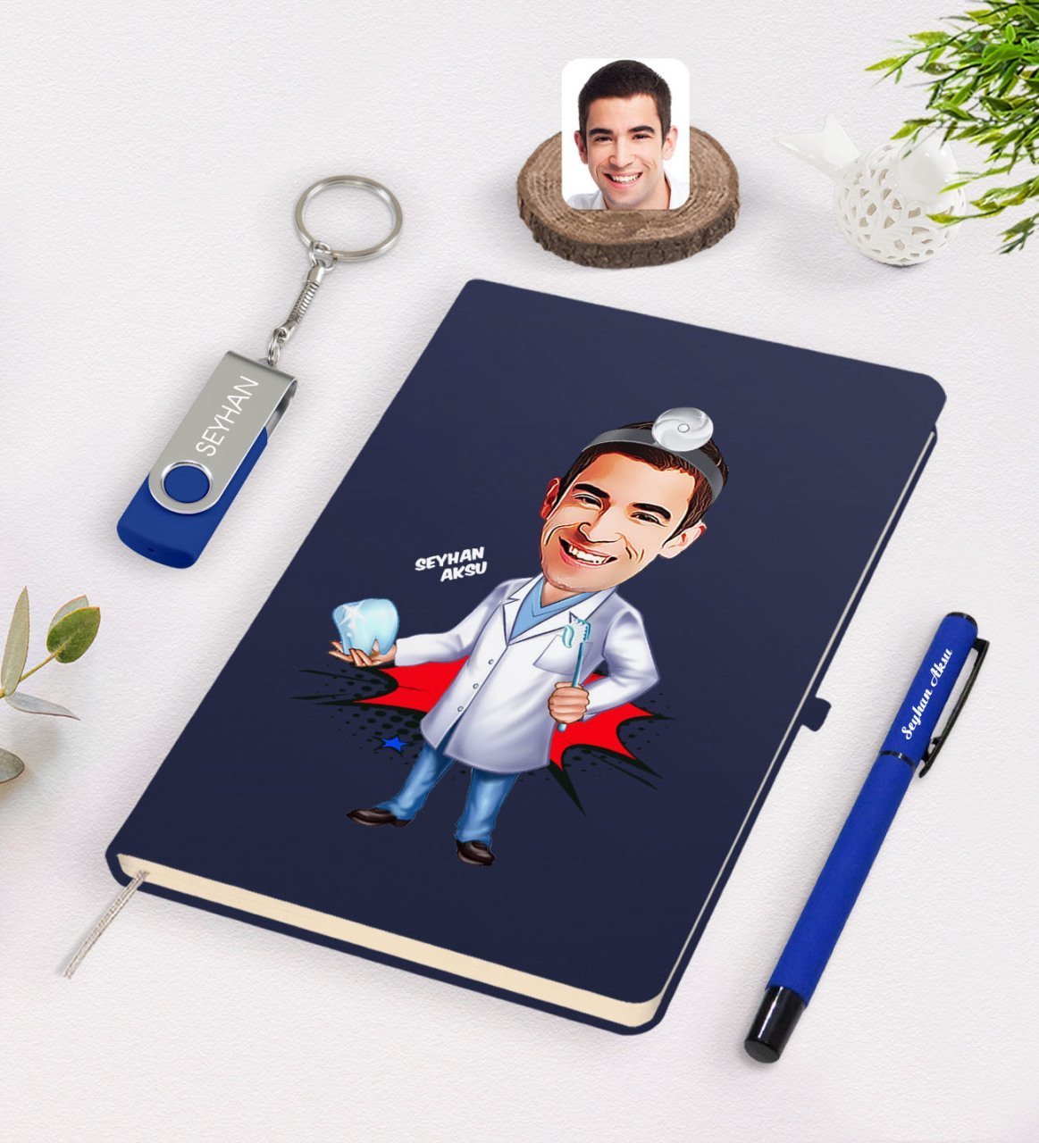 Kişiye Özel Erkek Diş Hekimi Karikatürlü Lacivert Defter Kalem 32gb USB Bellek Hediye Seti-3