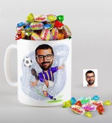 Kişiye Özel Sarı Lacivert Futbolcu Karikatürlü Kupa ve Haribo Fruitbons Şeker Hediye Seti