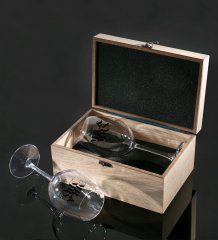 Kişiye Özel Ahşap Kutuda Erkek ve Kadın Tasarımlı İkili Şarap Kadehi Hediye Seti Model 1