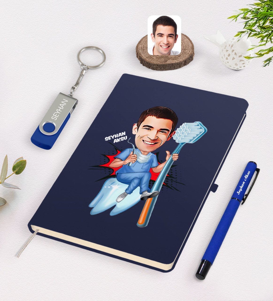 Kişiye Özel Erkek Diş Hekimi Karikatürlü Lacivert Defter Kalem 32gb USB Bellek Hediye Seti-2