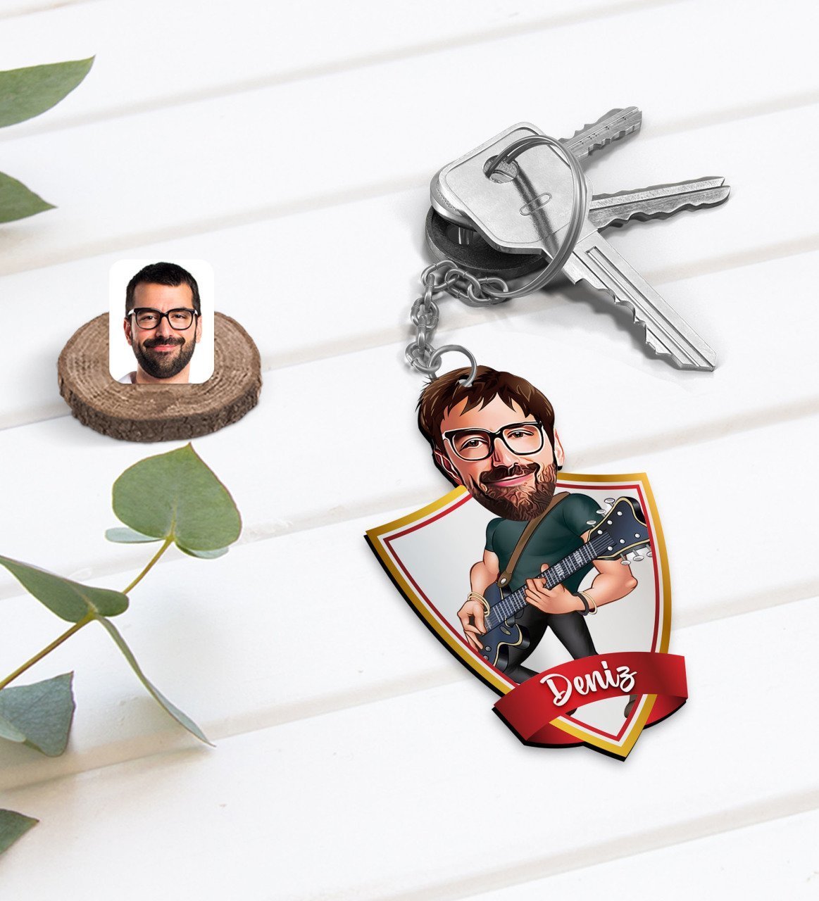 Kişiye Özel İsimli Erkek Gitarist Karikatürlü Ahşap Anahtarlık-1