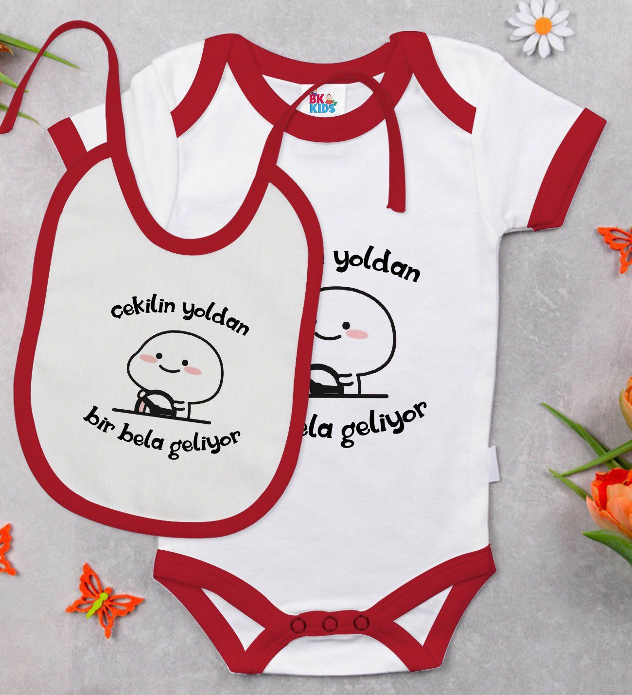 BK Kids Bir Bela Geliyor Tasarımlı Kırmızı Bebek Body Zıbın ve Mama Önlüğü Hediye Seti-1