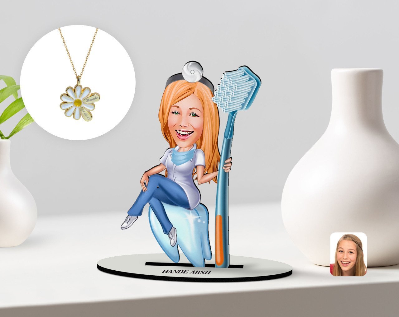 Kişiye Özel Kadın Diş Hekimi Karikatürlü 3D Ahşap Biblo ve İsimli Tarihli Papatya Kolye Seti-2