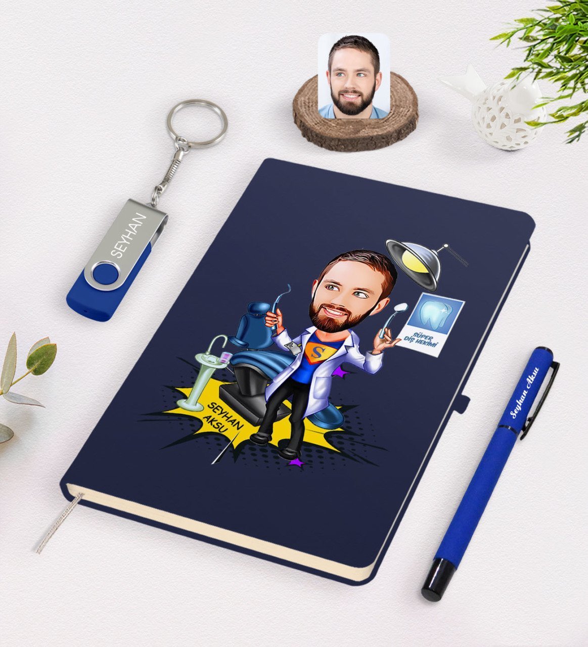Kişiye Özel Erkek Diş Hekimi Karikatürlü Lacivert Defter Kalem 32gb USB Bellek Hediye Seti-1