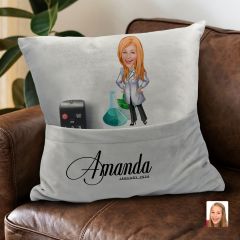 BK Gift Kişiye Özel Eczacı Karikatür Tasarımlı Organizer Kumanda ve Atıştırmalık Cepli Gri Kırlent Yastık-5 Arkadaşa Hediye, Cepli Yastık
