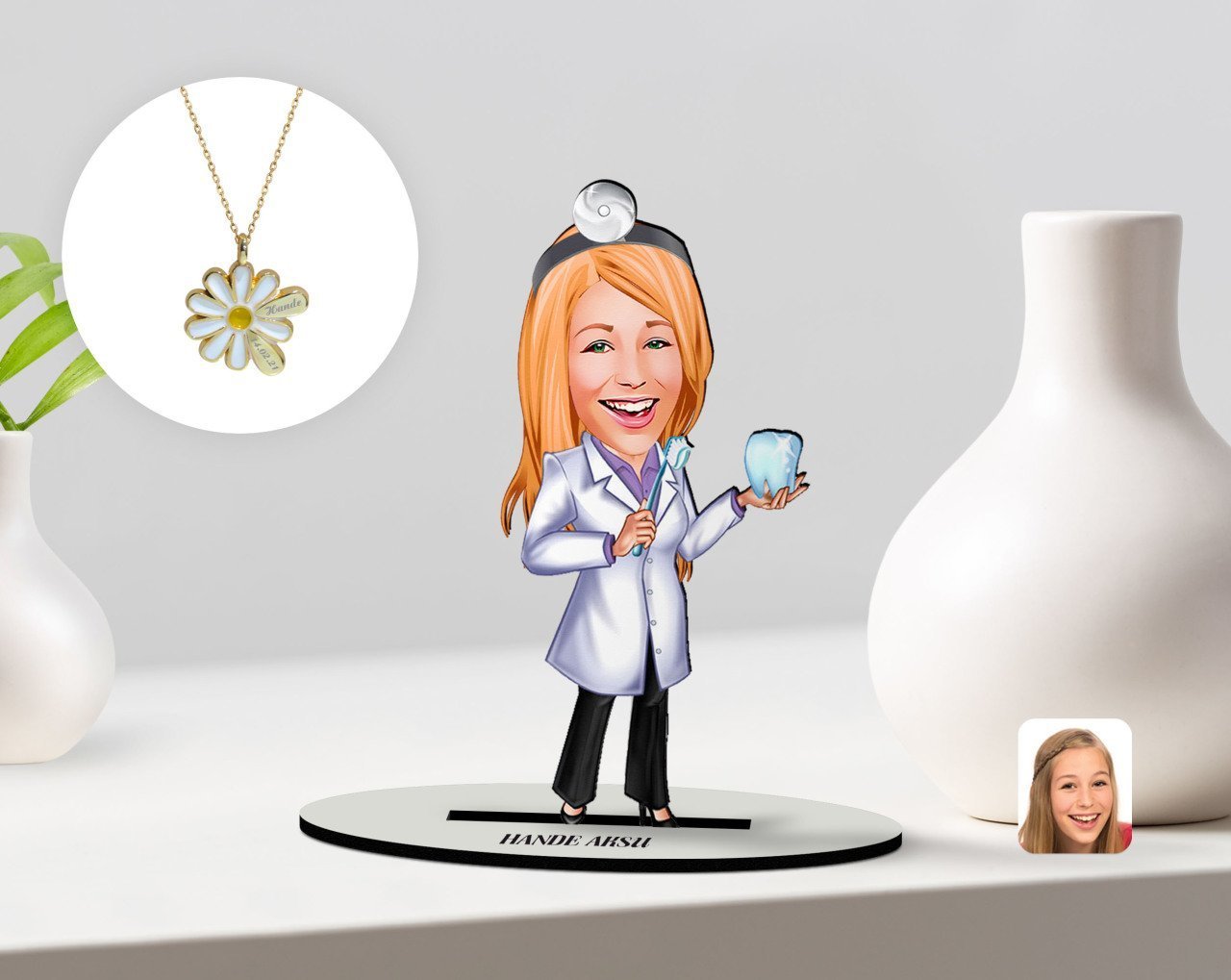 Kişiye Özel Kadın Diş Hekimi Karikatürlü 3D Ahşap Biblo ve İsimli Tarihli Papatya Kolye Seti-1