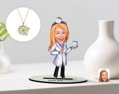 Kişiye Özel Kadın Diş Hekimi Karikatürlü 3D Ahşap Biblo ve İsimli Tarihli Papatya Kolye Seti-1