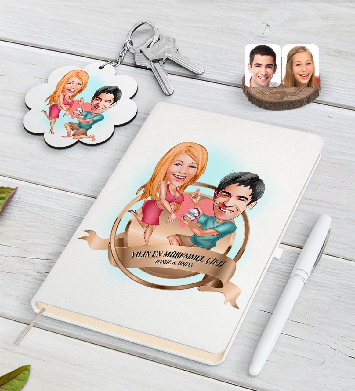 Kişiye Özel Yılın En Mükemmel Çifti Karikatürlü Beyaz Defter Kalem ve Anahtarlık Hediye Seti-19