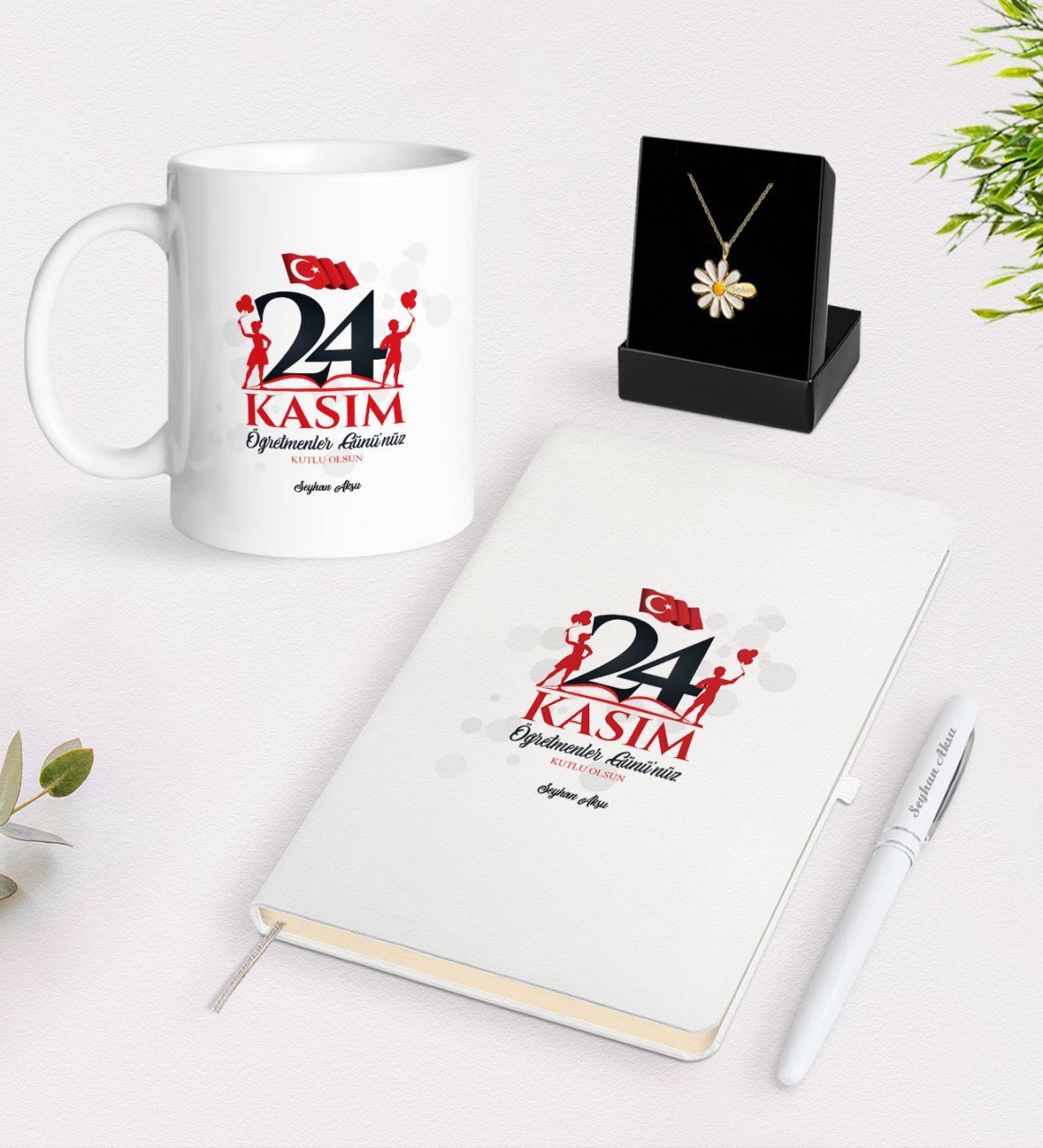 Kişiye Özel Öğretmenler Gününüz Kutlu Olsun Beyaz Kupa Defter Kalem ve İsimli Papatya Kolye Hediye Seti-2