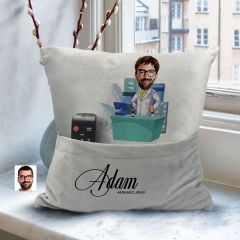 BK Gift Kişiye Özel Eczacı Karikatür Tasarımlı Organizer Kumanda ve Atıştırmalık Cepli Gri Kırlent Yastık-4 Arkadaşa Hediye, Cepli Yastık