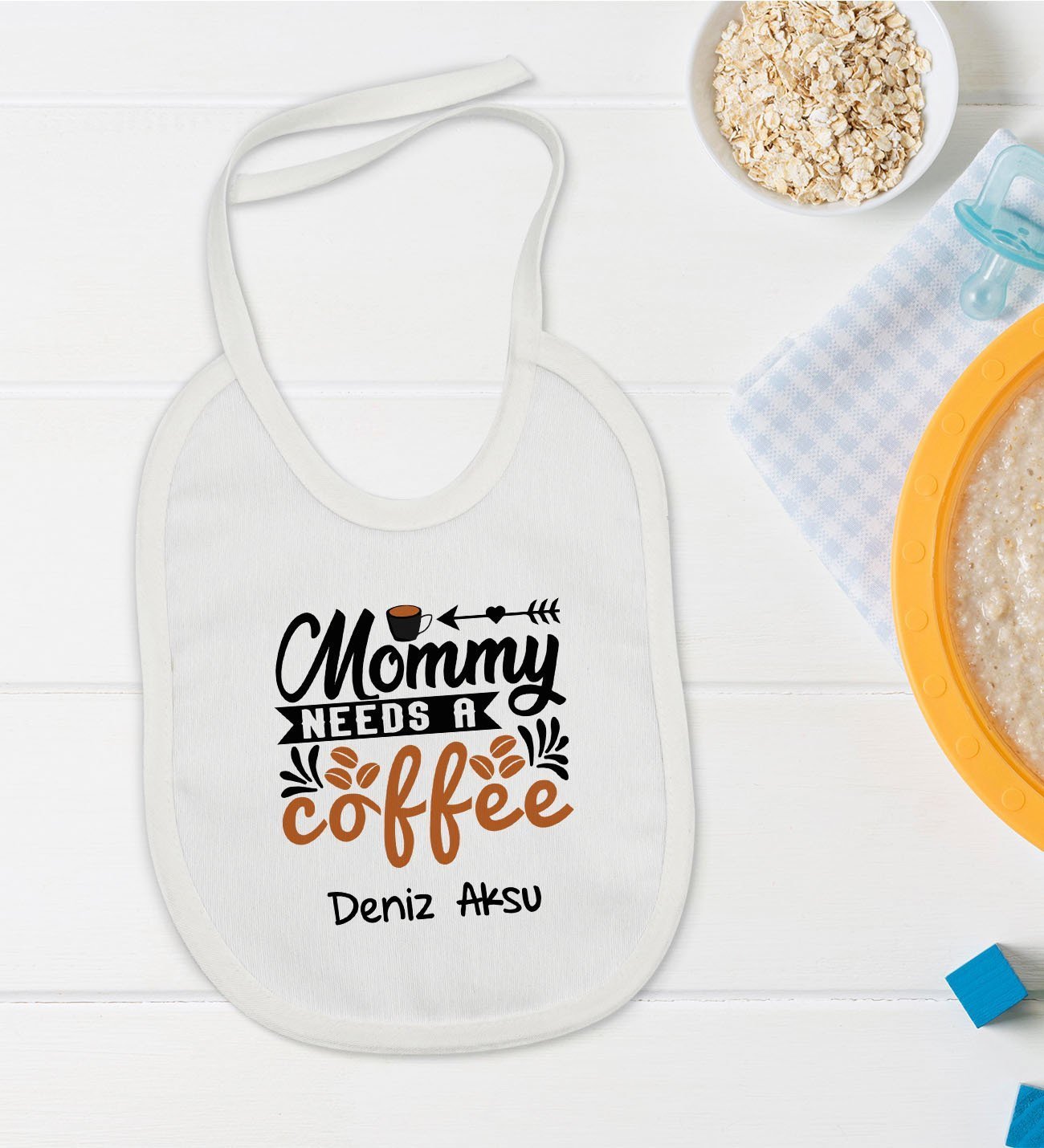 BK Kids Kişiye Özel Mommy Needs A Coffee Tasarımlı Bebek Mama Önlüğü - Model 1