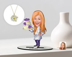 Kişiye Özel Kadın Chef Karikatürlü 3D Ahşap Biblo ve İsimli Tarihli Papatya Kolye Seti-2