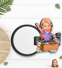 Kişiye Özel Kadın Radyocu Karikatürlü Ahşap Bardak Altlığı-1