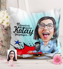 Kişiye Özel Bayan Sunucu Karikatürlü Saten Yastık - 1