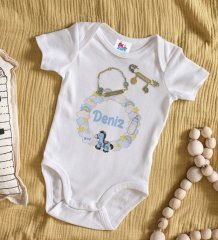 BK Kids Kişiye Özel İsimli Beyaz Bebek Body Zıbın Erkek Bebek Künyesi ve İğnesi Hediye Seti-25