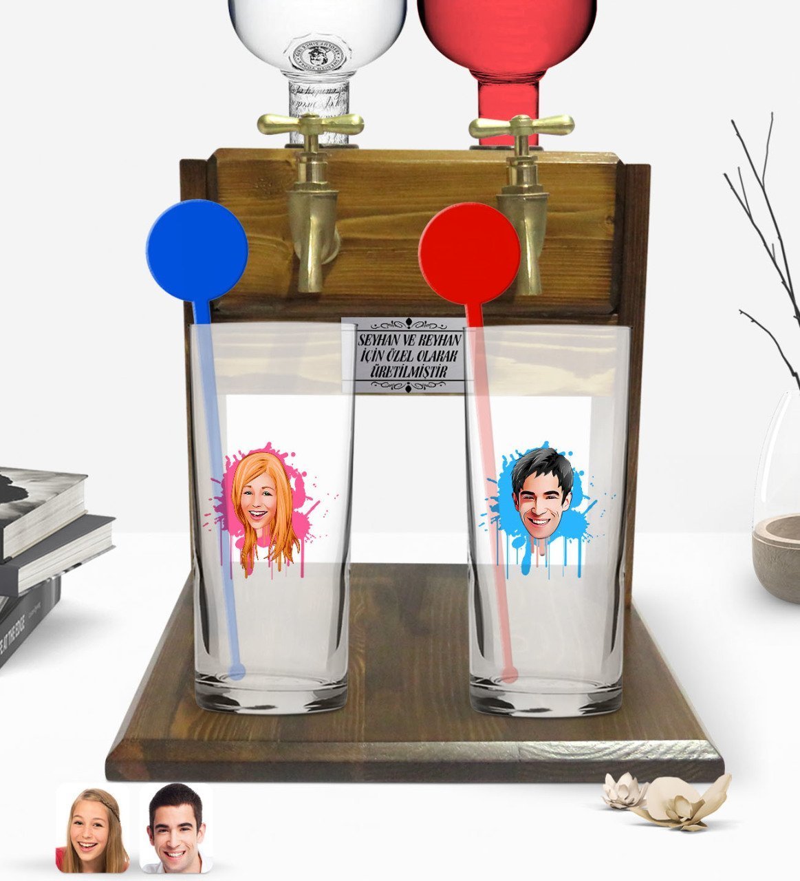 Kişiye Özel Renkli Baskılı Erkek ve Kadın Karikatürlü İkili Vodka Bardağı ve Çift Musluklu Doğal Ahşap Vodka Standı-31