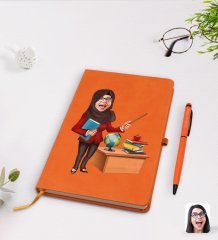 Kişiye Özel Tesettürlü Kadın Öğretmen Karikatürlü Turuncu Termo Deri Defter Kalem Seti Model 1