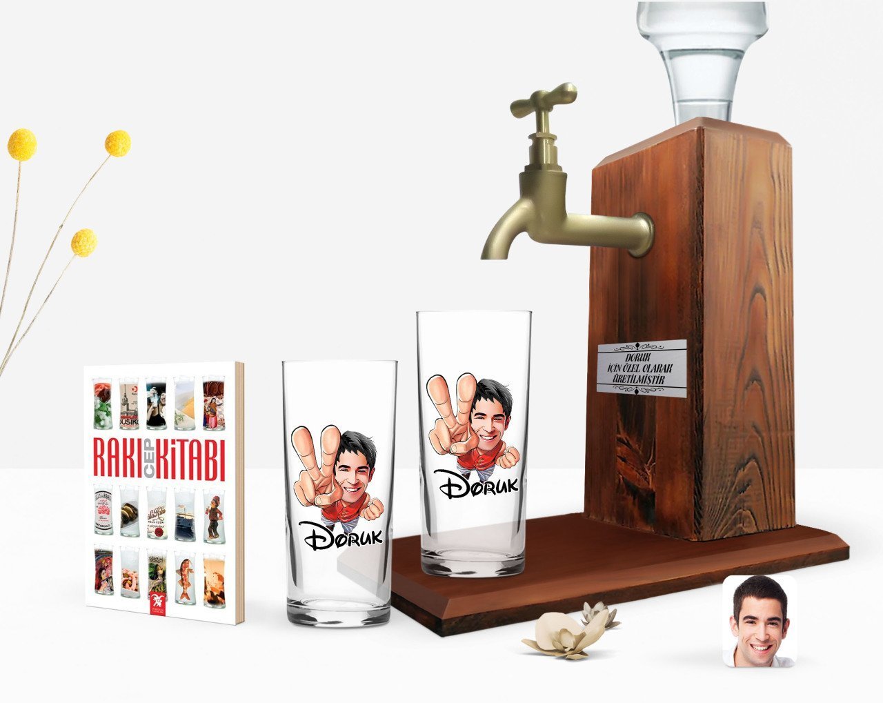 Kişiye Özel Renkli Baskılı Erkek Karikatürlü İkili Rakı Bardağı Ahşap Rakı Standı ve Cep Kitabı Hediye Seti-33